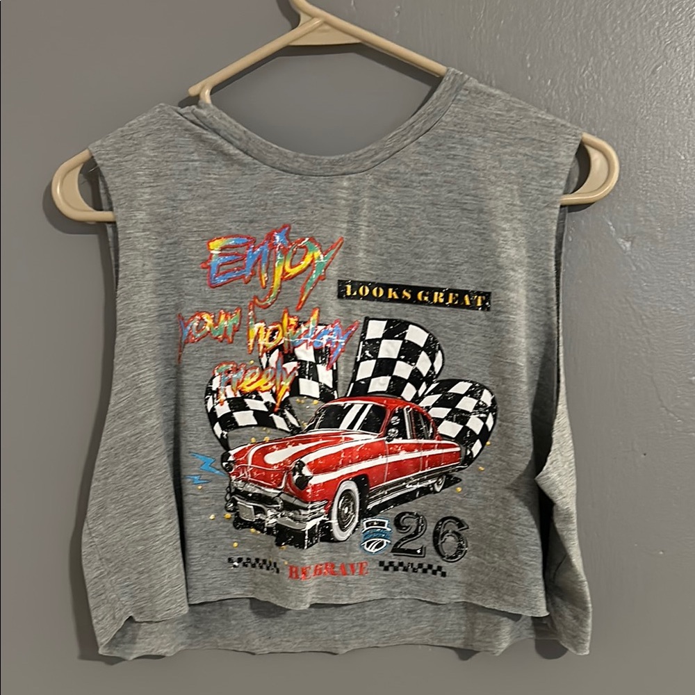 Women’s graphic loose tank shirt!